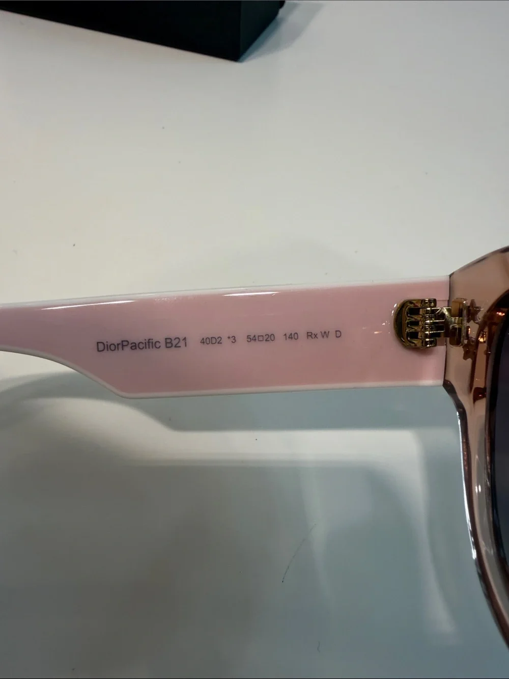 Like new women’s DIOR DIORPACIFIC butterfly frame in pink sunglasses